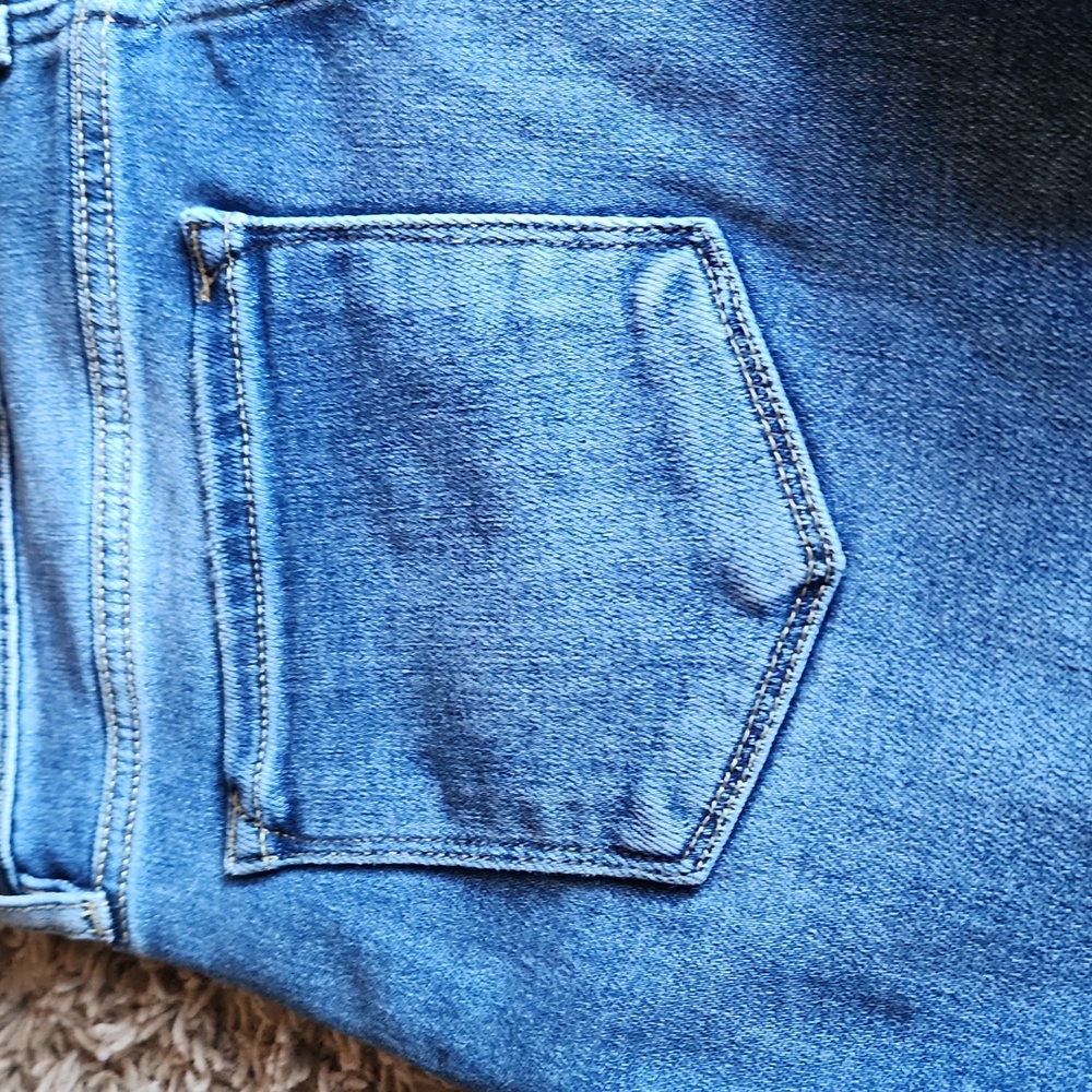 KanCan Distressed Denim Capris Size 13 - Picture 6 of 8